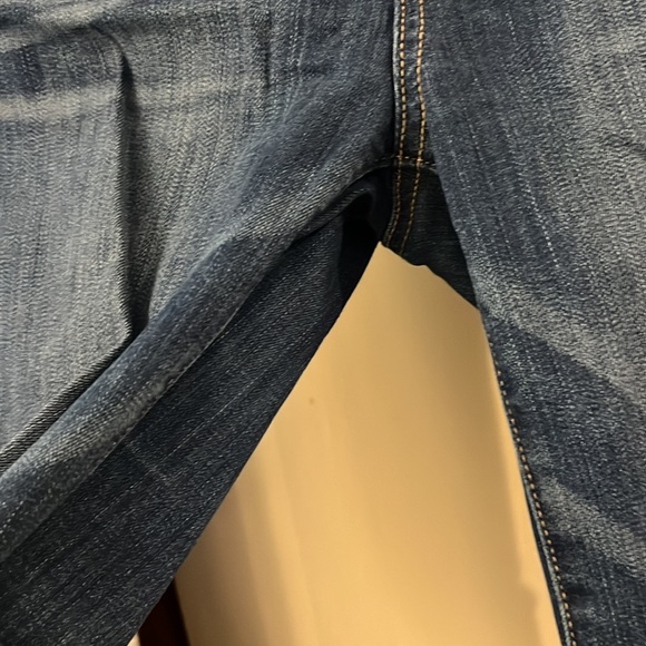 American Eagle super high rise blue jeans. Size 6, regular length - Picture 2 of 3